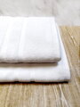 Biela bavlnená saunová osuška z mäkučkej froté pleteniny s nízkou slučkou vhodná pre ubytovacie zariadenia.