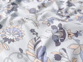 Bavlnené obliečky s motívom prírodných rastlín v odtieňoch fialovej na podklade sivej farby.