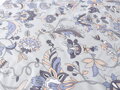 Bavlnené obliečky s motívom prírodných rastlín v odtieňoch fialovej na podklade sivej farby.